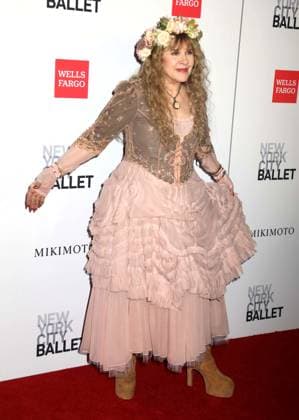 October 1, 2026, New York, New York, USA: Singer from rock band Fleetwood Mac, STEVIE NICKS wearing a dress by Mikimoto seen during the red carpet arrivals for the New York City Fall Ballet Fall 2026 Gala held at the David Koch Theater at Lincoln Center. New York USA  - ZUMAk03_ 20261001_zaf_k03_090 Copyright: xNancyxKaszermanx
