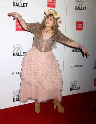October 1, 2026, New York, New York, USA: Singer from rock band Fleetwood Mac, STEVIE NICKS wearing a dress by Mikimoto seen during the red carpet arrivals for the New York City Fall Ballet Fall 2026 Gala held at the David Koch Theater at Lincoln Center. New York USA  - ZUMAk03_ 20261001_zaf_k03_091 Copyright: xNancyxKaszermanx