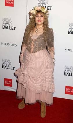 October 1, 2026, New York, New York, USA: Singer from rock band Fleetwood Mac, STEVIE NICKS wearing a dress by Mikimoto seen during the red carpet arrivals for the New York City Fall Ballet Fall 2026 Gala held at the David Koch Theater at Lincoln Center. New York USA - ZUMAk03_ 20261001_zaf_k03_095 Copyright: xNancyxKaszermanx