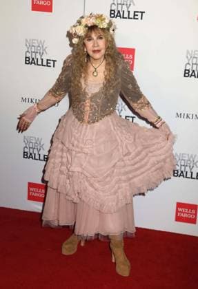 October 1, 2026, New York, New York, USA: Singer from rock band Fleetwood Mac, STEVIE NICKS wearing a dress by Mikimoto seen during the red carpet arrivals for the New York City Fall Ballet Fall 2026 Gala held at the David Koch Theater at Lincoln Center. New York USA - ZUMAk03_ 20261001_zaf_k03_101 Copyright: xNancyxKaszermanx