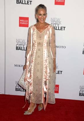 October 1, 2026, New York, New York, USA: Actor SARAH JESSICA PARKERÃäwearing a dress designed by Simone Rocha, seen during the red carpet arrivals for the New York City Fall Ballet Fall 2026 Gala held at the David Koch Theater at Lincoln Center. New York USA - ZUMAk03_ 20261001_zaf_k03_079 Copyright: xNancyxKaszermanx