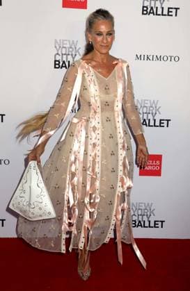 October 1, 2026, New York, New York, USA: Actor SARAH JESSICA PARKERÃäwearing a dress designed by Simone Rocha, seen during the red carpet arrivals for the New York City Fall Ballet Fall 2026 Gala held at the David Koch Theater at Lincoln Center. New York USA - ZUMAk03_ 20261001_zaf_k03_065 Copyright: xNancyxKaszermanx