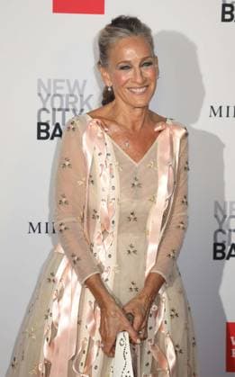 October 1, 2026, New York, New York, USA: Actor SARAH JESSICA PARKERÃäwearing a dress designed by Simone Rocha, seen during the red carpet arrivals for the New York City Fall Ballet Fall 2026 Gala held at the David Koch Theater at Lincoln Center. New York USA - ZUMAk03_ 20261001_zaf_k03_073 Copyright: xNancyxKaszermanx