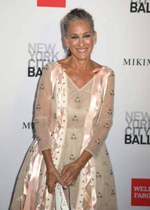 October 1, 2026, New York, New York, USA: Actor SARAH JESSICA PARKERÃäwearing a dress designed by Simone Rocha, seen during the red carpet arrivals for the New York City Fall Ballet Fall 2026 Gala held at the David Koch Theater at Lincoln Center. New York USA - ZUMAk03_ 20261001_zaf_k03_074 Copyright: xNancyxKaszermanx