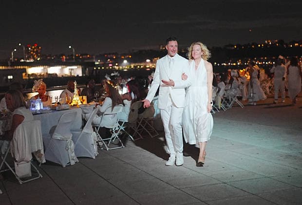 Diner en Blanc returns to New York City NEW YORK, UNITED STATES - OCTOBER 01: Thousands of guests dressed in white attend a Diner en Blanc New York City event on Thursday evening, October 1, 2026, in New York, United States. Selcuk Acar Anadolu New York United States. Editorial use only. Please get in touch for any other usage.  Copyright: x2026xAnadoluxSelcukxAcarx