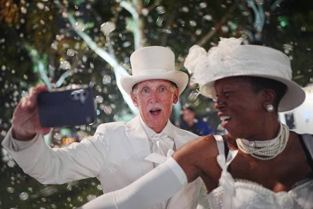 Diner en Blanc returns to New York City NEW YORK, UNITED STATES - OCTOBER 01: Thousands of guests dressed in white attend a Diner en Blanc New York City event on Thursday evening, October 1, 2026, in New York, United States. Selcuk Acar Anadolu New York United States. Editorial use only. Please get in touch for any other usage.  Copyright: x2026xAnadoluxSelcukxAcarx