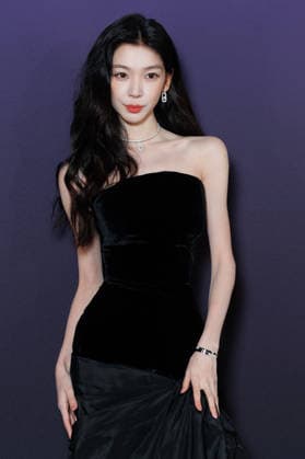 Messika Spring Summer 2027 Fashion Show During Paris Fashion Week: Celebrity Arrivals—Mengling Yi 460109 October 1, 2026, Paris, France  Copyright: xSebastienxFremontx xStarfacex STAR_460109_014