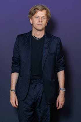 Messika Spring Summer 2027 Fashion Show During Paris Fashion Week: Celebrity Arrivals—Alex Lutz, 460109, October 1, 2026, Paris, France Copyright: xSebastienxFremontx xStarfacex STAR_460109_115