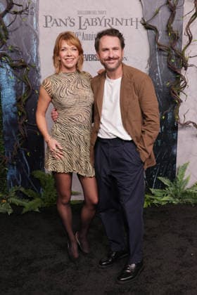 Pan™s Labyrinth 20th Anniversary Mary Elizabeth Ellis, Charlie Day attend the 20th Anniversary Carpet of Pan s Labyrinth at Academy Museum of Motion Pictures on October 01, 2026 in Los Angeles, California. Los Angeles Academy Museum California USA Copyright: xCraSH imageSPACEx