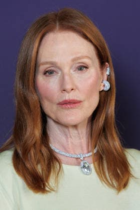 Messika Spring Summer 2027 Fashion Show During Paris Fashion Week: Celebrity Arrivals—Julianne Moore, 460109, October 1, 2026, Paris, France  Copyright: xSebastienxFremontx xStarfacex STAR_460109_150
