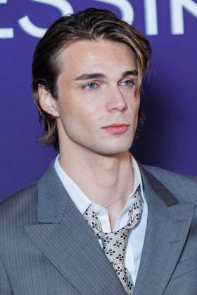Messika Spring Summer 2027 Fashion Show During Paris Fashion Week: Celebrity Arrivals Nils Kusel 460109 October 1, 2026 Paris, France  Copyright: xSebastienxFremontx xStarfacex STAR_460109_291