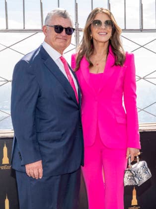 October 1, 2026, New York, New York, USA: WILLIAM P. LAUDER and ELIZABETH HURLEY visit the Empire State Building in New York to honor Breast Cancer Awareness Month and the Breast Cancer Campaign with The Estee Lauder Company. 1 October 2026 New York USA  - ZUMAa265 20261001_zep_a265_054 Copyright: xEricxAcquayex