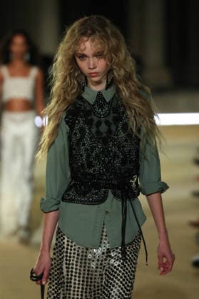 PFW - Isabel Marant Runway A model walks the runway during the Balmain Womenswear Spring Summer 2027 show as part of Paris Fashion Week on September 30, 2026 in Paris, France. Photo by Alain-Gil Gonzalez ABACAPRESS.COM Paris France  Copyright: xGonzalezxAlain-Gil ABACAx
