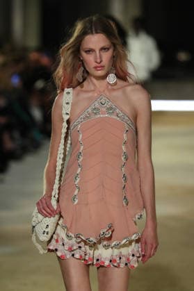 PFW - Isabel Marant Runway A model walks the runway during the Balmain Womenswear Spring Summer 2027 show as part of Paris Fashion Week on September 30, 2026 in Paris, France. Photo by Alain-Gil Gonzalez ABACAPRESS.COM Paris France  Copyright: xGonzalezxAlain-Gil ABACAx