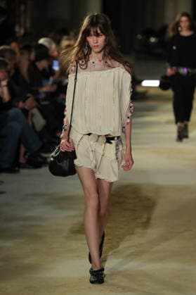 PFW - Isabel Marant Runway A model walks the runway during the Balmain Womenswear Spring Summer 2027 show as part of Paris Fashion Week on September 30, 2026 in Paris, France. Photo by Alain-Gil Gonzalez ABACAPRESS.COM Paris France  Copyright: xGonzalezxAlain-Gil ABACAx