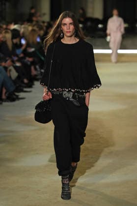 PFW - Isabel Marant Runway A model walks the runway during the Balmain Womenswear Spring Summer 2027 show as part of Paris Fashion Week on September 30, 2026 in Paris, France. Photo by Alain-Gil Gonzalez ABACAPRESS.COM Paris France  Copyright: xGonzalezxAlain-Gil ABACAx