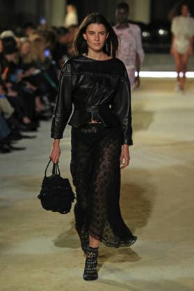 PFW - Isabel Marant Runway A model walks the runway during the Balmain Womenswear Spring Summer 2027 show as part of Paris Fashion Week on September 30, 2026 in Paris, France. Photo by Alain-Gil Gonzalez ABACAPRESS.COM Paris France  Copyright: xGonzalezxAlain-Gil ABACAx