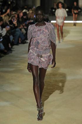 PFW - Isabel Marant Runway A model walks the runway during the Balmain Womenswear Spring Summer 2027 show as part of Paris Fashion Week on September 30, 2026 in Paris, France. Photo by Alain-Gil Gonzalez ABACAPRESS.COM Paris France  Copyright: xGonzalezxAlain-Gil ABACAx