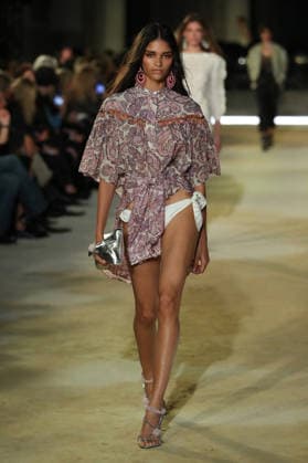 PFW - Isabel Marant Runway A model walks the runway during the Balmain Womenswear Spring Summer 2027 show as part of Paris Fashion Week on September 30, 2026 in Paris, France. Photo by Alain-Gil Gonzalez ABACAPRESS.COM Paris France  Copyright: xGonzalezxAlain-Gil ABACAx