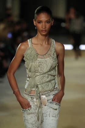 PFW - Isabel Marant Runway A model walks the runway during the Balmain Womenswear Spring Summer 2027 show as part of Paris Fashion Week on September 30, 2026 in Paris, France. Photo by Alain-Gil Gonzalez ABACAPRESS.COM Paris France  Copyright: xGonzalezxAlain-Gil ABACAx