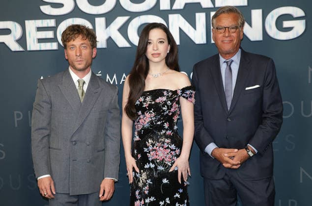 Jeremy Allen White, Mikey Madison, and Aaron Sorkin Premiere of the film *The Social Reckoning* at the Pathé Palace cinema in Paris on October 1, 2026 Coadic Guirec Bestimage Premiere of the film *The Social Reckoning* at the Pathé Palace cinema in Paris on October 1, 2026 Paris, France  Copyright: xCOADICxGUIRECx xBESTIMAGExCOADICxGUIRECx xBESTIMAGEx