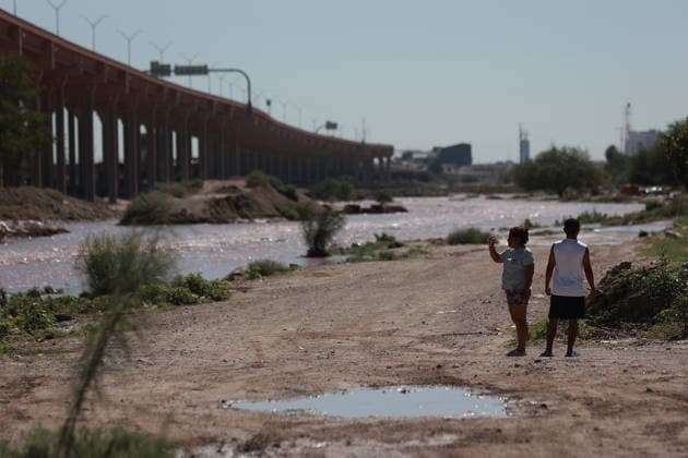 Rising Rio Grande water levels trigger municipal emergency response in Ciudad Juarez CIUDAD JUAREZ, MEXICO - OCTOBER 1: Municipal emergency crews and Civil Protection workers reinforce earthen levees and monitor rising water levels along the Rio Grande in Ciudad Juarez, Mexico, on October 1, 2026. Heavy regional precipitation led to localized flooding across several low-lying municipal sectors, prompting local authorities to deploy continuous monitoring operations along the riverbank. Municipal officials urged residents to avoid high-risk areas, maintain distance from the rising river currents, and adhere strictly to Civil Protection advisories to prevent accidental drownings and property damage across vulnerable border neighborhoods. Chris  Copyright: x2026xAnadoluxChristianxTorresx