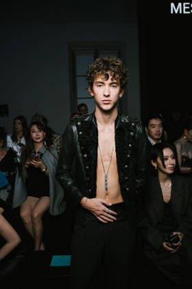 Guest at the Messika Spring Summer 2027 Women’s Ready-to-Wear Collection fashion show during Paris Fashion Week (PFW) at the Grand Palais on October 1, 2026. Sam Delpech, Bestimage. Celebrities at Messika’s Spring Summer 2027 Women’’s Ready-to-Wear Collection fashion show during Paris Fashion Week (PFW) at the Grand Palais on October 1, 2026, Paris, France  Copyright: xSamxDelpechx xBestimagexSamxDelpechx xBestimagex