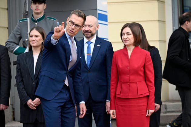 Finnish President Alexander Stubb welcomes Moldovan President Maia Sandu as they meet at the Presidential Palace in Helsinki, Finland, on October 2, 2026. President Sandu pays a working visit to Finland. - MIKKO STIG Helsinki Finland  Copyright: xMikkoxStigx coERv4w69oc