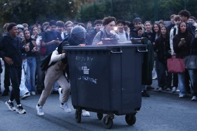October 1, 2026, Anglet, Nouvelle Aquitaine, France: Students push a large garbage container as others film with their phones during a protest outside the Lyco e Cantau in Anglet, southwestern France, on October 1, 2026, against overcrowded classes and a lack of resources. The movement, which began in the Paris region a week ago, has spread across France, with hundreds of high schools blocked. Anglet France  - ZUMAb298 20261001_zsp_b298_003 Copyright: xJulesxBuonx