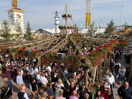 Oktoberfest in Munich Munich, Oktoberfest, 10 26. A lively atmosphere during the final days of Oktoberfest, with glorious sunshine and temperatures over 20 degrees. The mood at noon in the Käfer tent, Munich, Theresienwiese, Bavaria, Germany