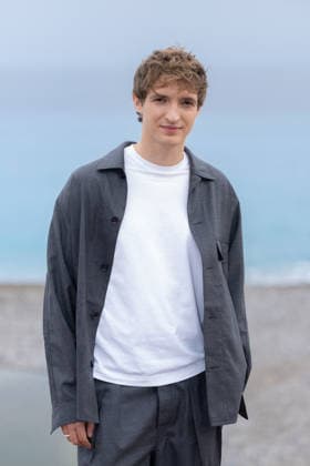 8th Cinéroman Festival - En Haut De La Pile Photocall Aliocha Schneider attends the photocall of the film En Haut De La Pile during the 8th Cinéroman Festival on the Promenade des Anglais in Nice, France on October 1, 2026. Photo by Shootpix ABACAPRESS.COM Nice France  Copyright: xShootpix ABACAx