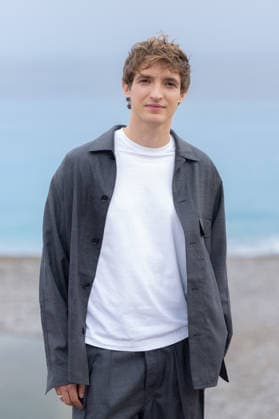 8th Cinéroman Festival - En Haut De La Pile Photocall Aliocha Schneider attends the photocall of the film En Haut De La Pile during the 8th Cinéroman Festival on the Promenade des Anglais in Nice, France on October 1, 2026. Photo by Shootpix ABACAPRESS.COM Nice France  Copyright: xShootpix ABACAx