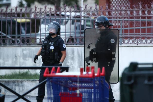 October 1, 2026, Anglet, Nouvelle Aquitaine, France: Police officers stand guard outside the Lyco e Cantau in Anglet, southwestern France, on October 1, 2026, during a student protest against overcrowded classes and a lack of resources. The movement, which began in the Paris region a week ago, has spread across France, with hundreds of high schools blocked. Anglet France  - ZUMAb298 20261001_zsp_b298_017 Copyright: xJulesxBuonx