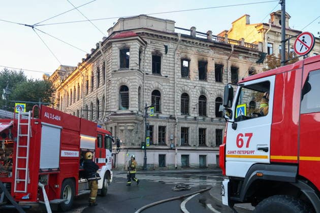 RUSSIA, ST PETERSBURG - OCTOBER 2, 2026: Emergency crews put out a fire at the Miller Mansion in St Isaac s Square St Petersburg Russia  - ZUMAt113 20261002_zaa_t113_002 Copyright: xValentinxYegorshinx
