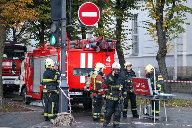 RUSSIA, ST PETERSBURG - OCTOBER 2, 2026: Emergency crews put out a fire at the Miller Mansion in St Isaac s Square St Petersburg Russia  - ZUMAt113 20261002_zaa_t113_007 Copyright: xValentinxYegorshinx