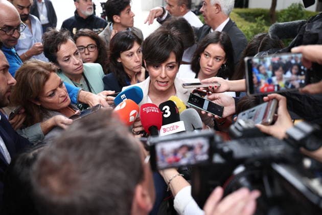Congress Votes on Housing Decrees The Minister of Housing and Urban Agenda, Isabel Rodríguez, speaks to the media upon her arrival at a plenary session of the Congress of Deputies on October 2, 2026, in Madrid, Spain. Congress is voting today on whether to ratify or repeal the two Royal Decrees on housing issued by the government this week in the Official State Gazette (BOE). Specifically, these are Royal Decree-Law 26 2026, of September 29, which adopts urgent measures to protect the social function of housing and expand the supply of affordable housing, and Royal Decree-Law 27 2026, dated September 29, adopting urgent measures to reinforce the stability of lease agreements for primary residences. OCTOBER 2, 2026 Madrid, Madrid, Spain Copyright: xEduardoxParrax 7814337