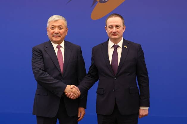 BELARUS, MINSK - OCTOBER 2, 2026: Alexander Turchin (R), Prime Minister of Belarus, greets his counterpart Adylbek Kasymaliev of Kyrgyzstan during a photo op for participants in a meeting of the Eurasian Intergovernmental Council Minsk Belarus - ZUMAt113 20261002_zaa_t113_025 Copyright: xAlexanderxRyuminx