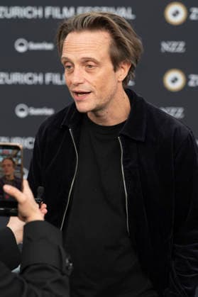 August Diehl at the premiere of the film *Vaterland* at the 22nd Zurich Film Festival at Arthouse Le Paris in Zurich, October 1, 2026 Foto:xA.xRaemyx xFuturexImagex vaterland_6028