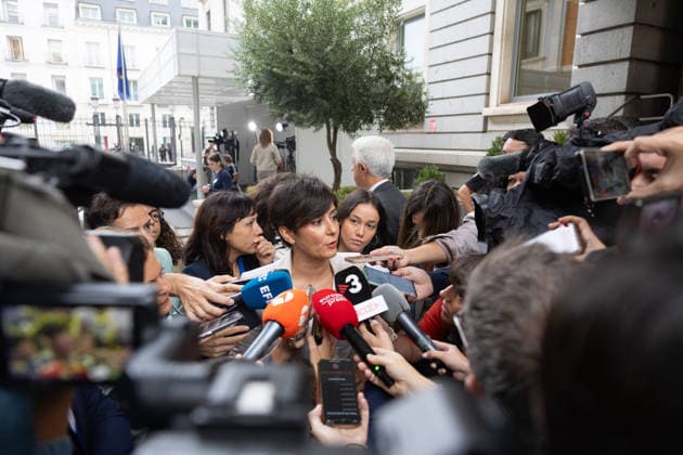Congress Votes on Housing Decrees The Minister of Housing and Urban Agenda, Isabel Rodríguez, speaks to the media upon her arrival at a plenary session of the Congress of Deputies on October 2, 2026, in Madrid, Spain. Congress is voting today on whether to ratify or repeal the two Royal Decrees on housing issued by the government this week in the Official State Gazette (BOE). Specifically, these are Royal Decree-Law 26 2026, dated September 29, which adopts urgent measures to protect the social function of housing and expand the supply of affordable housing, and Royal Decree-Law 27 2026, dated September 29, adopting urgent measures to strengthen the stability of lease agreements for primary residences OCTOBER 2, 2026 Jesús Hellí Madrid Mad Copyright: xJesusxHellinx 7814443
