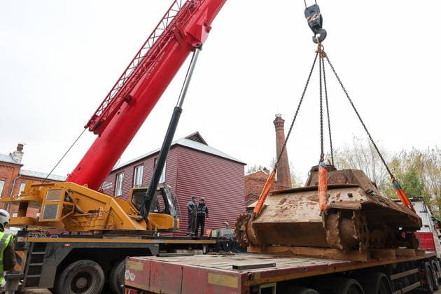 RUSSIA, KAZAN - OCTOBER 2, 2026: A crane lifts a WWII-era Panzerkampfwagen V Panther tank discovered in the course of construction works and excavated from the courtyard of Kazan National Research Technological University. The tank served as a detonation pit for testing explosive substances and pyrotechnic compounds in post-war years Kazan Russia - ZUMAt113 20261002_zaa_t113_063 Copyright: xYegorxAleyevx
