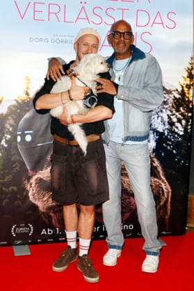 Pierre Sanoussi Bliss with his friend Dennis Ortmann and their dog Leo at the special screening of the movie *Mrs. Winkler Leaves the House* at Cinema Paris, Berlin, October 1, 2026 Foto:xA.xBuggex xFuturexImagex winkler_6047