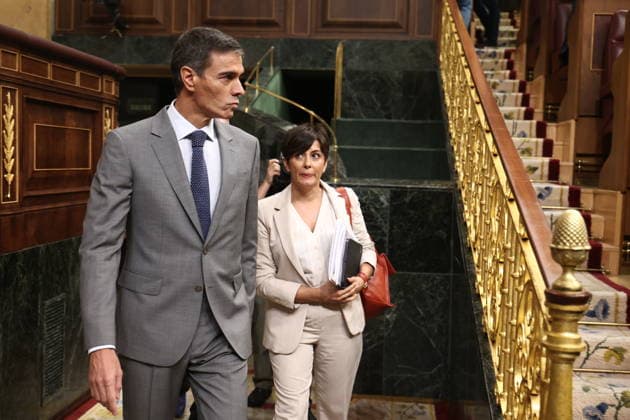 Congress Votes on Housing Decrees Prime Minister Pedro Sánchez and Minister of Housing and Urban Agenda Isabel Rodríguez upon their arrival at a plenary session in the Congress of Deputies on October 2, 2026, in Madrid, Spain. Congress is voting today on whether to ratify or repeal the two Royal Decrees on housing issued by the government this week in the Official State Gazette (BOE). Specifically, these are Royal Decree-Law 26 2026, of September 29, which adopts urgent measures to protect the social function of housing and expand the supply of affordable housing, and Royal Decree-Law 27 2026, of September 29, adopting urgent measures to strengthen the stability of lease agreements for primary residences OCTOBER 2, 2026 PIXELADA Madrid Mad Copyright: xEduardoxParrax 7814543