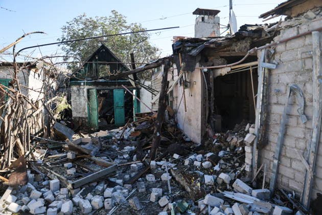 RUSSIA, DONETSK - OCTOBER 2, 2026: A house suffers damage from a Ukrainian drone strike, with the follow-up strike hitting eight emergency workers and two vehicles Donetsk Russia  - ZUMAt113 20261002_zaa_t113_100 Copyright: xDmitryxYagodkinx