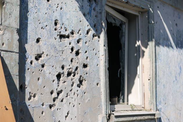 RUSSIA, DONETSK - OCTOBER 2, 2026: A house suffers damage from a Ukrainian drone strike, with the follow-up strike hitting eight emergency workers and two vehicles Donetsk Russia  - ZUMAt113 20261002_zaa_t113_105 Copyright: xDmitryxYagodkinx
