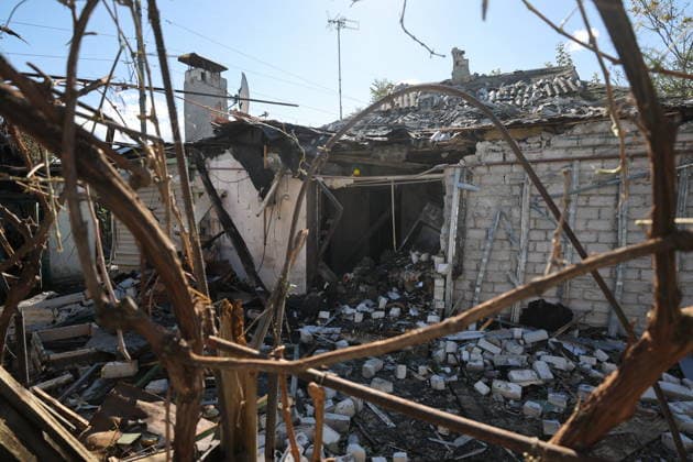 RUSSIA, DONETSK - OCTOBER 2, 2026: A house suffers damage from a Ukrainian drone strike, with the follow-up strike hitting eight emergency workers and two vehicles Donetsk Russia  - ZUMAt113 20261002_zaa_t113_106 Copyright: xDmitryxYagodkinx
