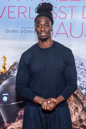 ABB FRAUWINKLER Eugene Boateng on the red carpet at the special screening of the feature film *Frau Winkler verlässt das Haus* at the Cinema Parisl in Berlin on October 1, 2026, Berlin, Germany