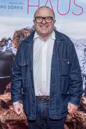 ABB FRAUWINKLER Gustav Peter Woehler on the red carpet at the special screening of the feature film *Frau Winkler Leaves the House* at the Cinema Parisl in Berlin on October 1, 2026, Berlin, Germany