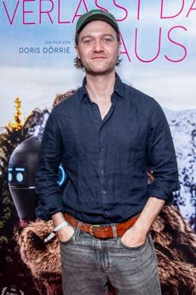 ABB FRAUWINKLER Vincent Redetzki on the red carpet at the special screening of the feature film *Frau Winkler Verlässt das Haus* at the Cinema Paris in Berlin on October 1, 2026, Berlin, Germany