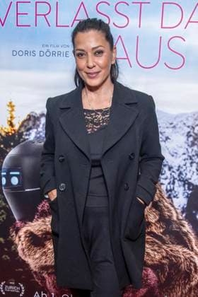 ABB FRAUWINKLER s Jasmin Shakeri on the red carpet at the special screening of the feature film *Frau Winkler Leaves the House* at the Cinema Paris in Berlin on October 1, 2026, Berlin, Germany