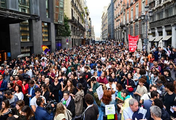 October 2, 2026, Madrid, Madrid, SPAIN: Tenants and housing activists gather outside the Congress of Deputies in Madrid during a demonstration called by the Sindicato de Inquilinas e Inquilinos de Madrid. The protest takes place on the Spanish Parliament votes on two Royal Decree-Laws on housing: one concerning measures to protect the social function of housing and increase affordable housing supply, and another aimed at strengthening the stability of habitual rental contracts. The demonstration was organized to pressure lawmakers during the vote. Junts had announced its opposition to the measures, while PP and Vox were also expected to vote against them. Madrid SPAIN - ZUMAz108 20261002_znp_z108_021 Copyright: xRichardxZubelzux